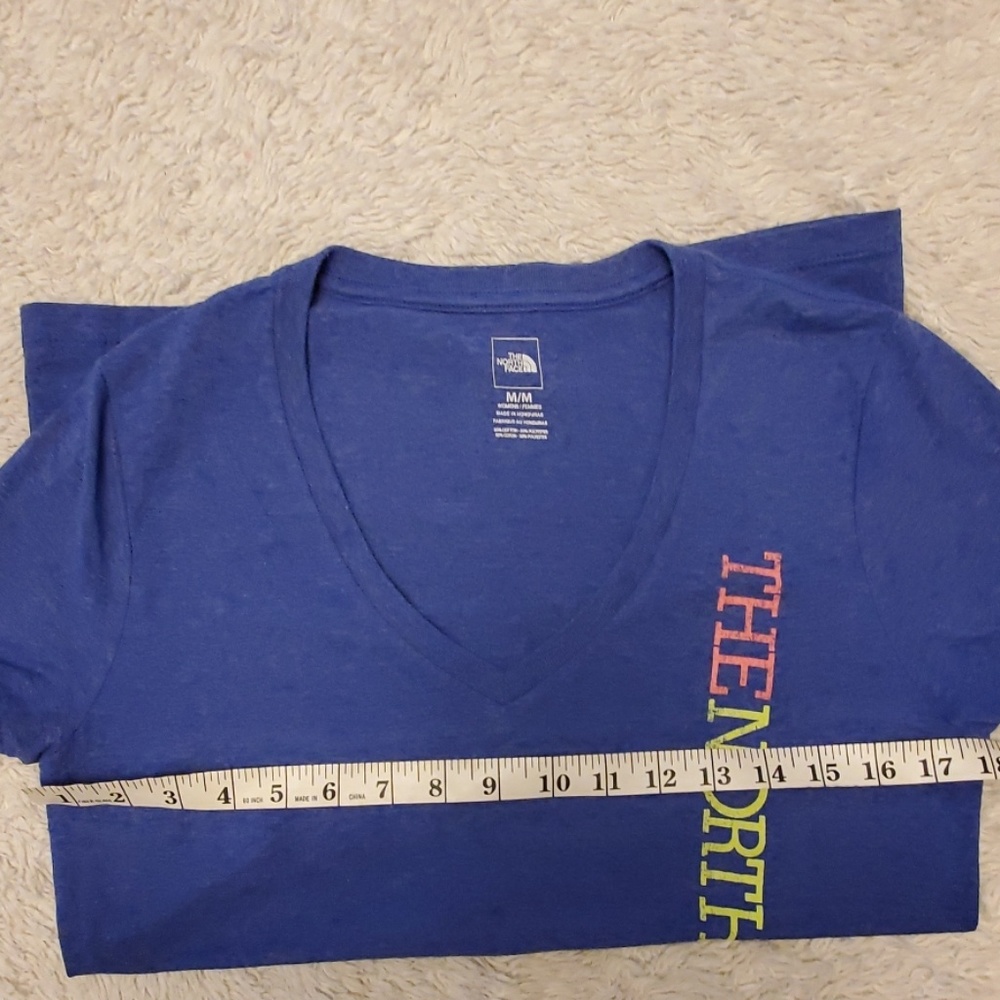 The North Face Logo v-neck Tshirt - Picture 6 of 7